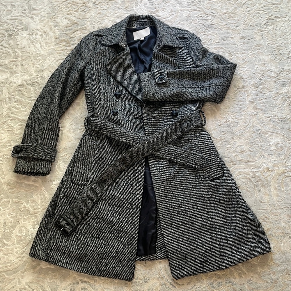 Banana Republic herringbone trench coat. Size small.